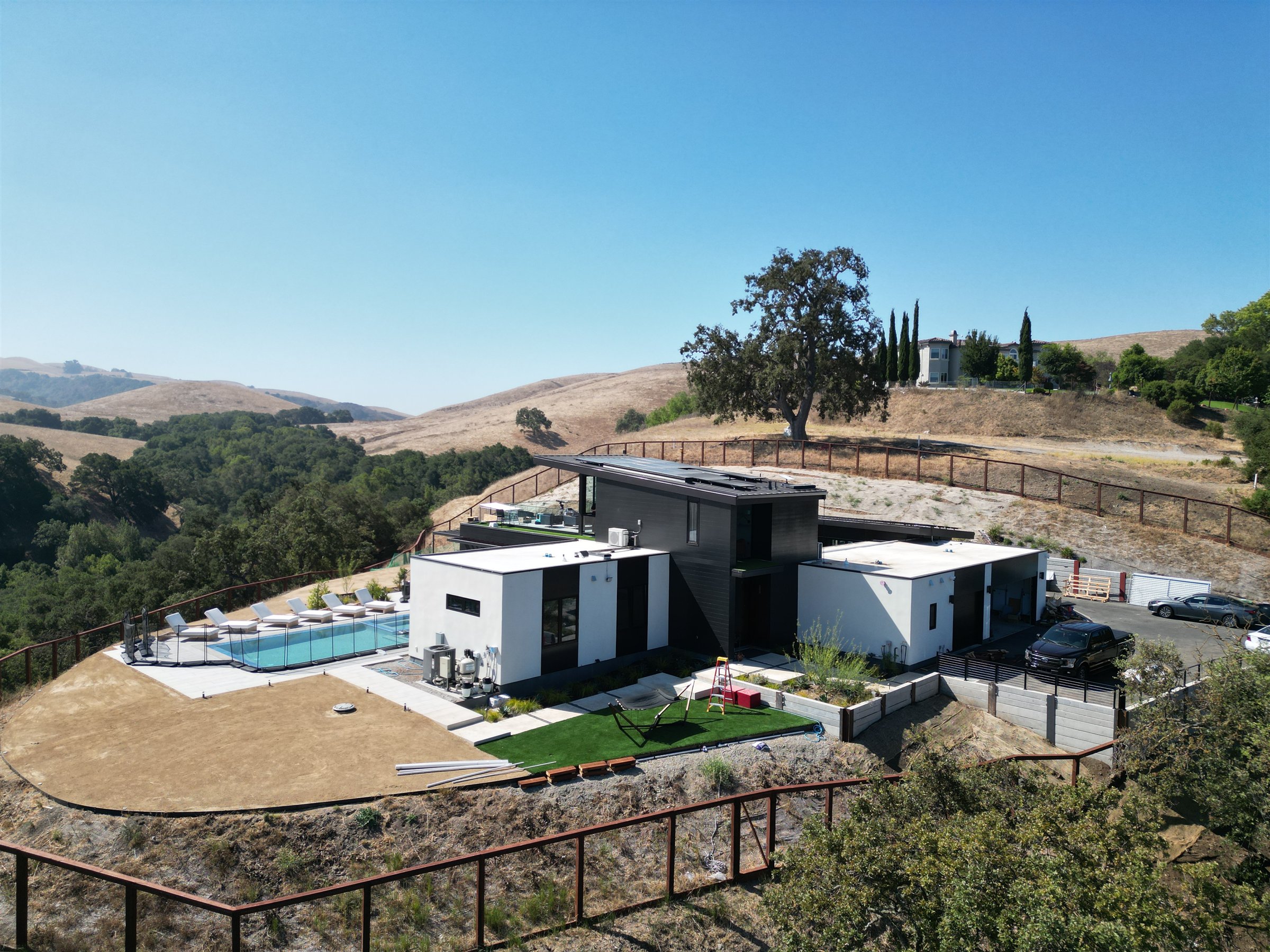 Custom hillside home with pool built by Vidsan Builders in Milpitas, CA